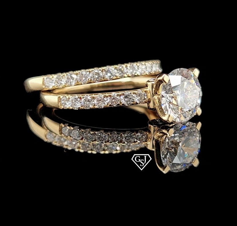 Stunning 14K Solitaire wedding set features a gorgeous 1.22CT